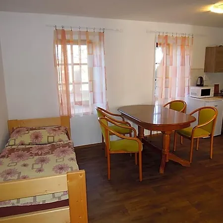 Zamek Drahonice Strunkovice nad Blanicí